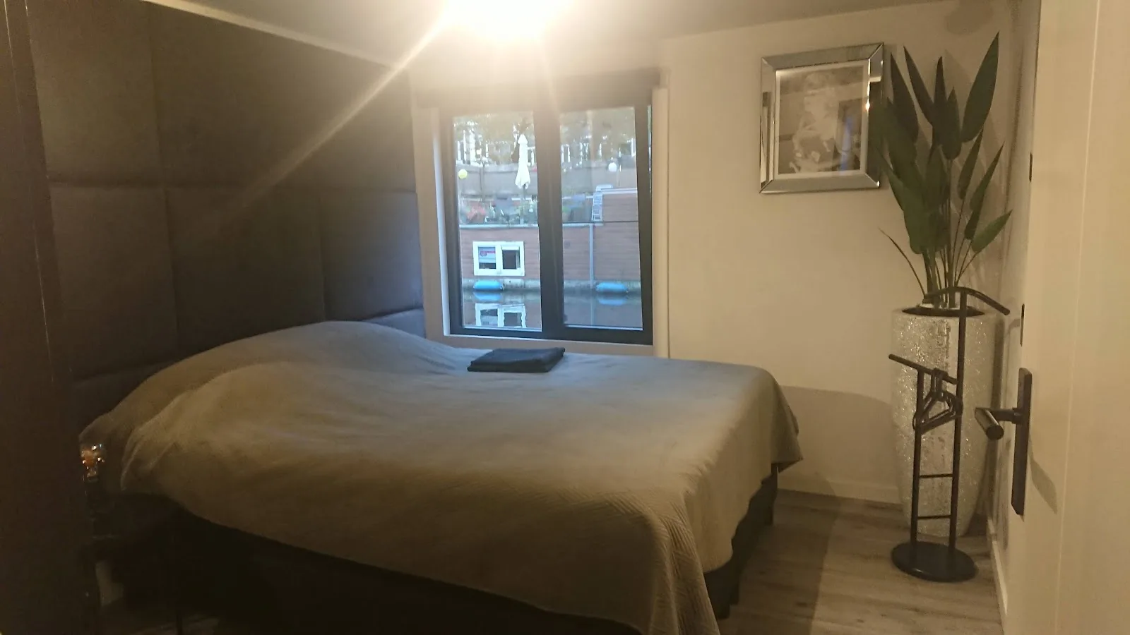 A'dam Houseboat – bed & breakfast in Amsterdam-Centrum (foto 1)