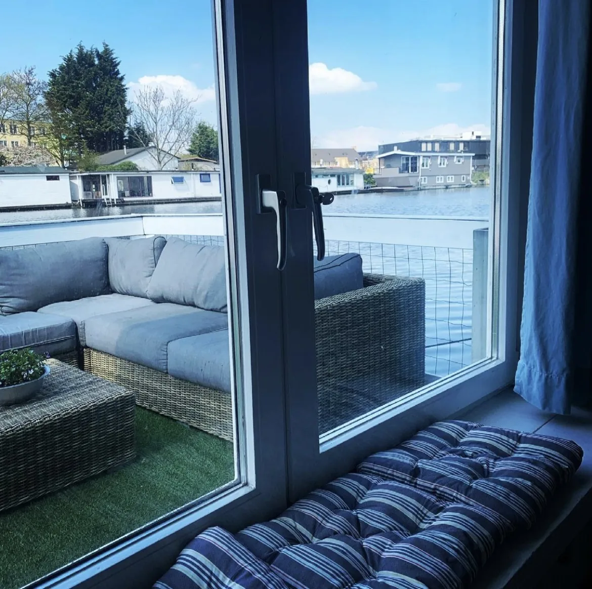 Amster Houseboat Bed without Breakfast – bed & breakfast in Amsterdam-Noord (foto 1)