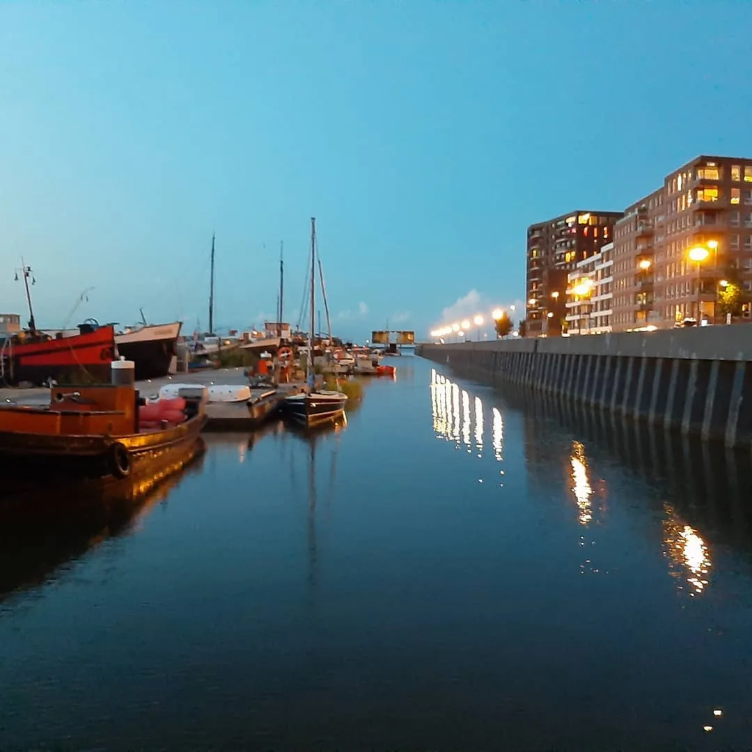 B&B Euphrate Houseboat – bed & breakfast in Amsterdam