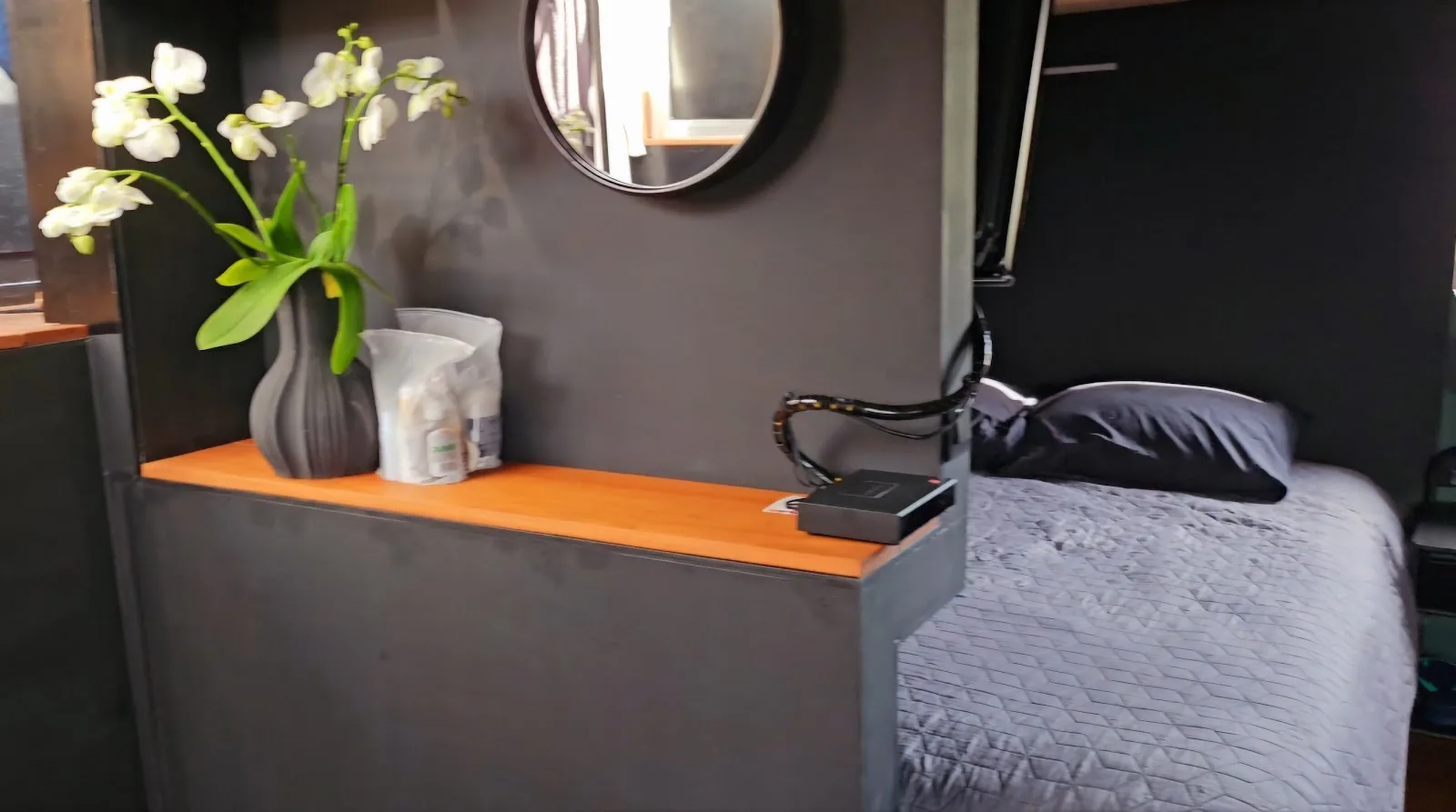 B&B Euphrate Houseboat – bed & breakfast in Amsterdam (foto 1)