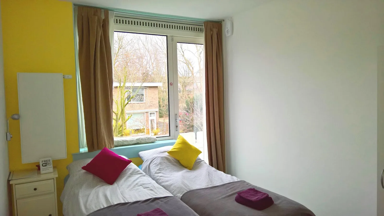 Bed and Breakfast Amsterdam Holy Dove and baggage storage E 5 per bag per day – bed & breakfast in Amsterdam (photo 5)