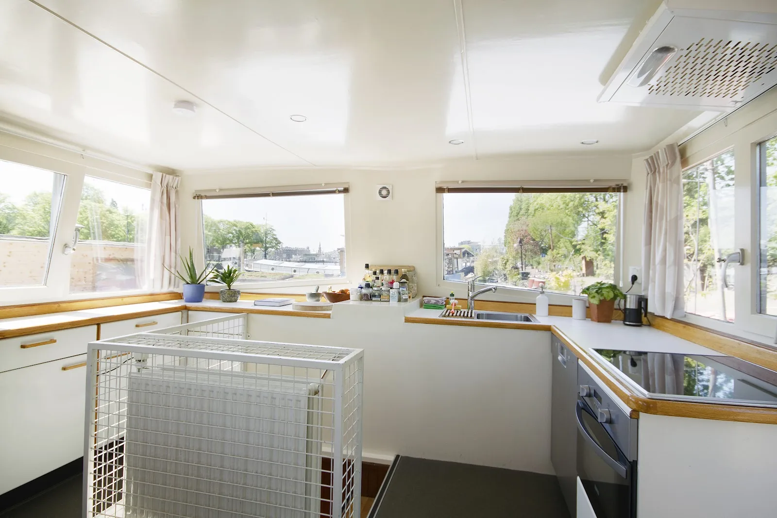 Houseboat Anna-Sjoerdina – bed & breakfast in Amsterdam-Oost (foto 3)