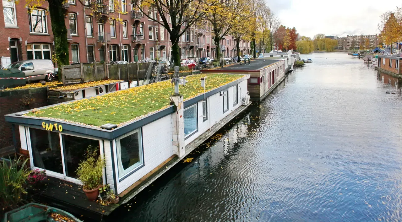 Houseboat Canto – bed & breakfast in Amsterdam Oud-West