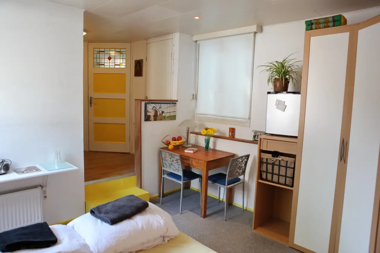 Houseboat Canto – bed & breakfast in Amsterdam Oud-West (foto 6)