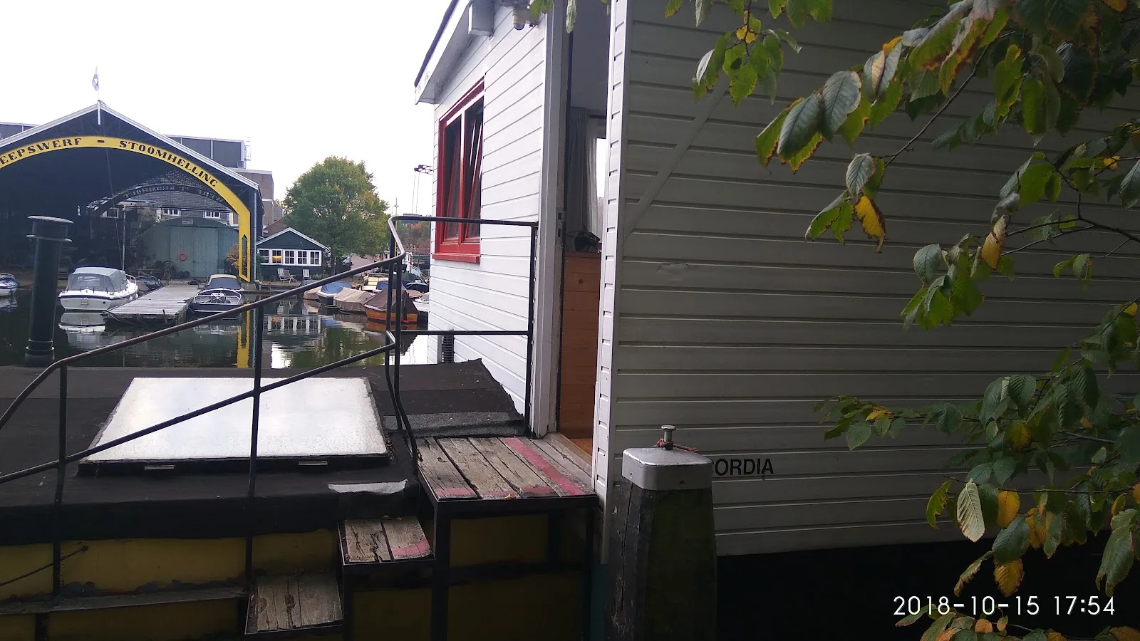Houseboat Concordia B&B – bed & breakfast in Amsterdam-Centrum
