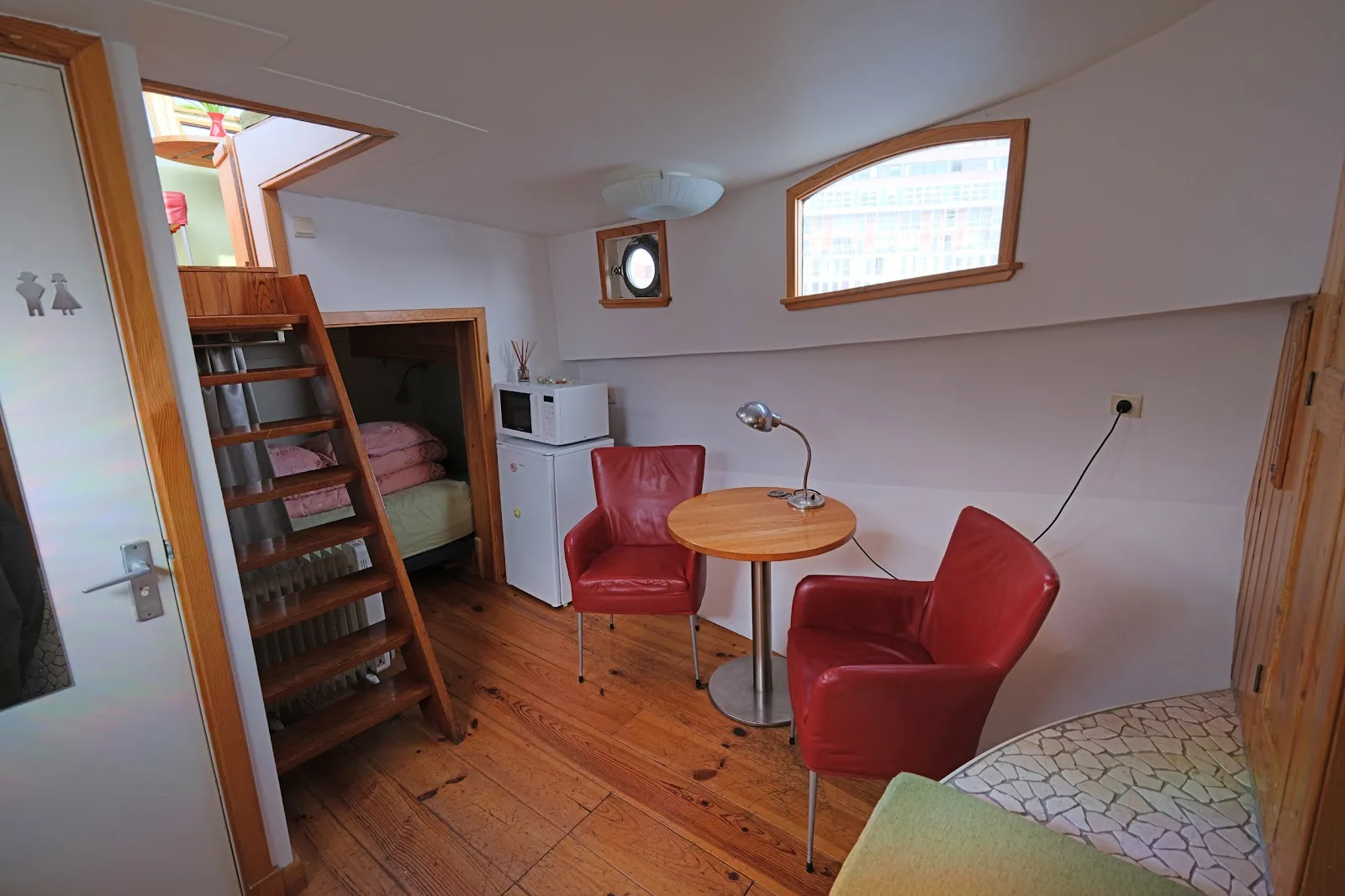 Houseboat Dana Amsterdam – bed & breakfast in Amsterdam Oud-West (foto 4)