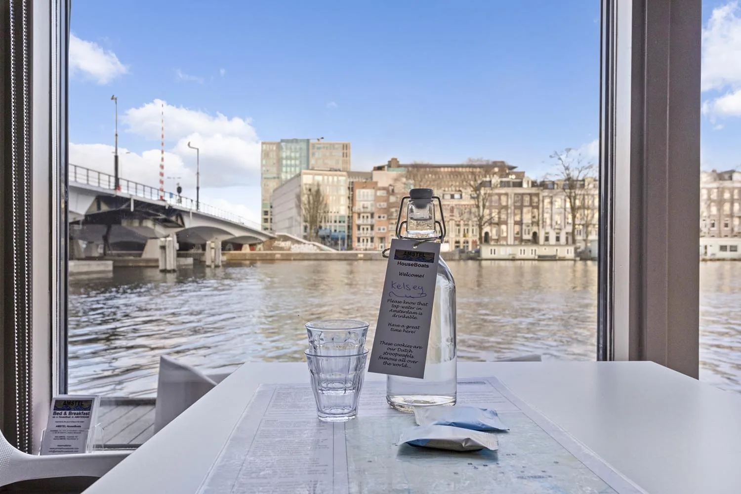 Houseboat Little Amstel – bed & breakfast in Amsterdam De Pijp