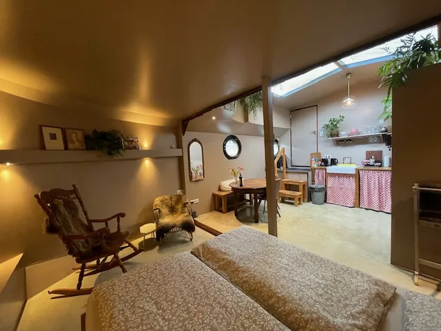 Houseboat Tante Piet 2 rooms, 2 baths – bed & breakfast in Amsterdam-Oost (foto 1)