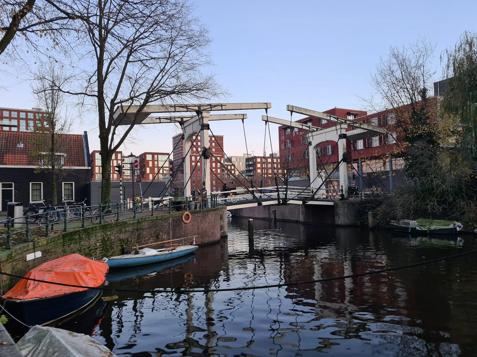 Houseboat 'Volle Maan' – bed & breakfast in Amsterdam Oud-West
