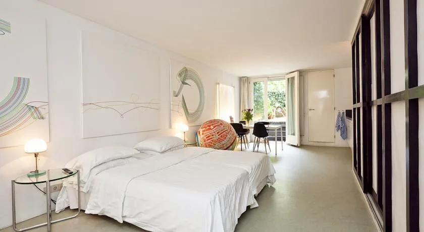 Kien Bed & Breakfast Studio's – bed & breakfast in Amsterdam-Centrum (foto 1)