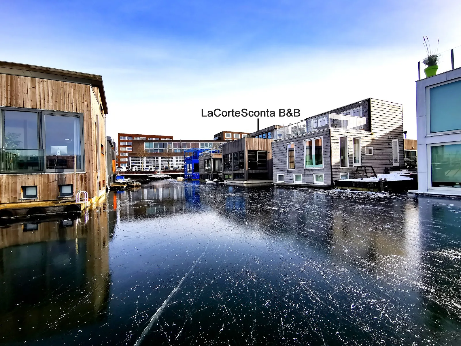 La Corte Sconta B&B - Floating Villa Amsterdam – bed & breakfast in Amsterdam