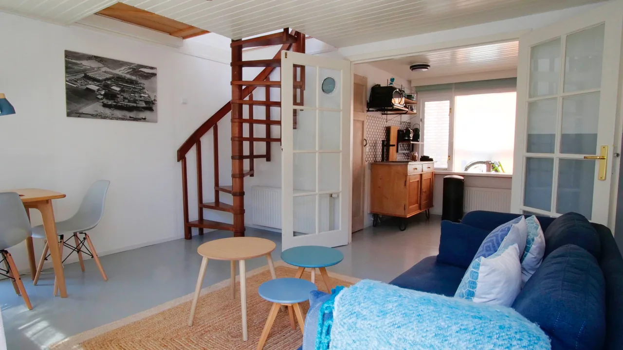 Woonboot B&B De Zeehond/Houseboat B&B the Seal – bed & breakfast in Amsterdam-Noord (foto 2)