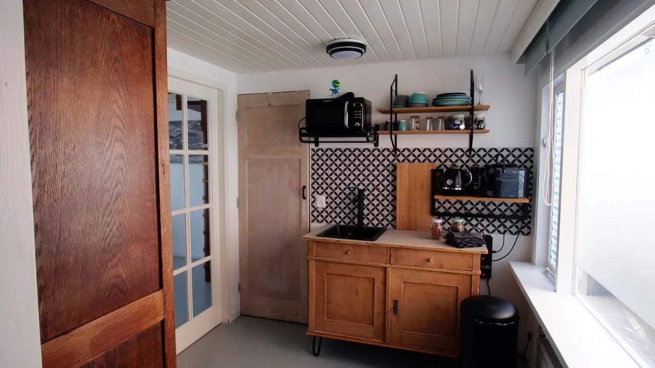 Woonboot B&B De Zeehond/Houseboat B&B the Seal – bed & breakfast in Amsterdam-Noord (foto 6)